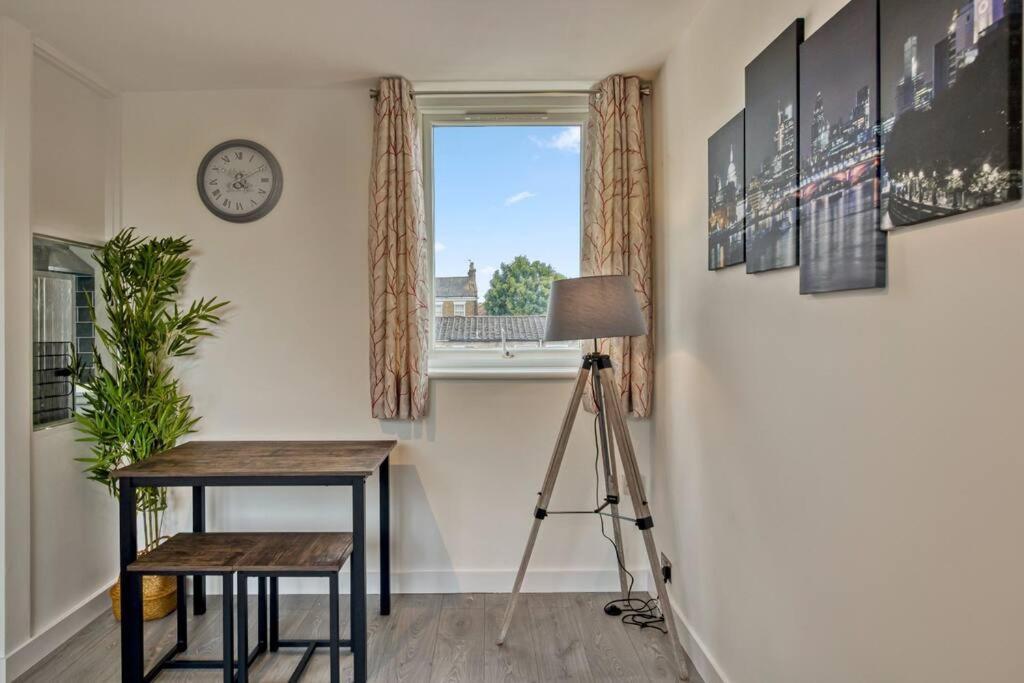 Апартаменти Hidden Gem In Battersea W/ Free Parking Лондон Екстер'єр фото