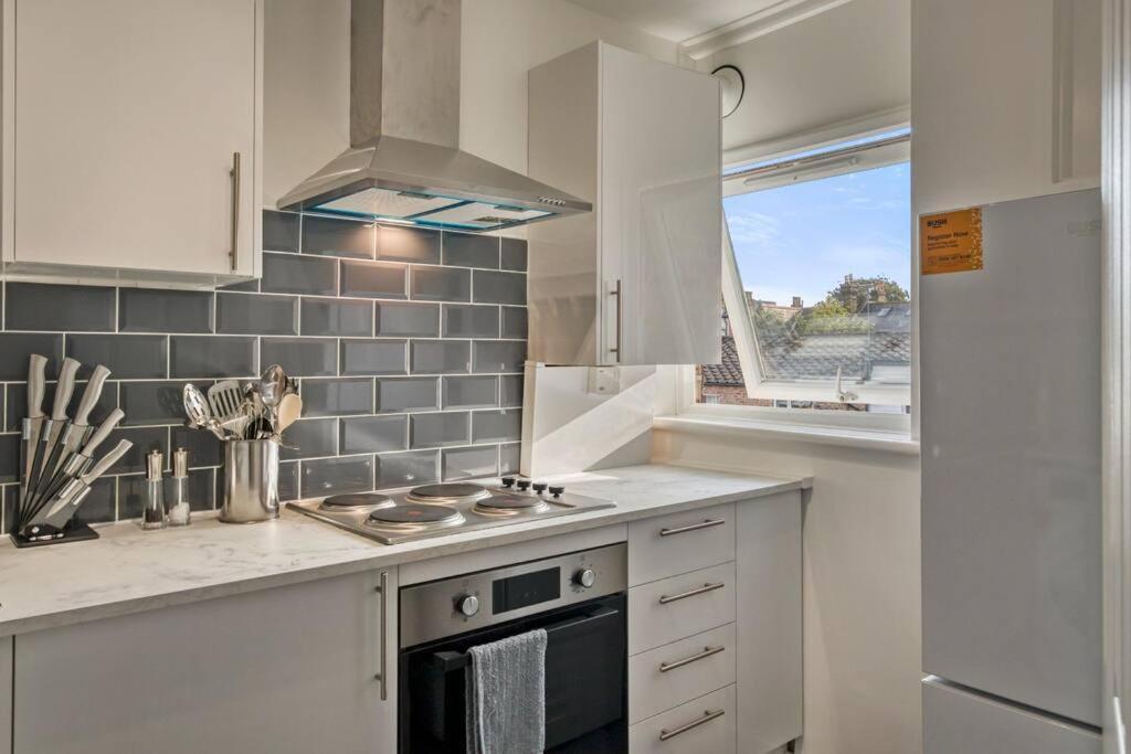 Апартаменти Hidden Gem In Battersea W/ Free Parking Лондон Екстер'єр фото