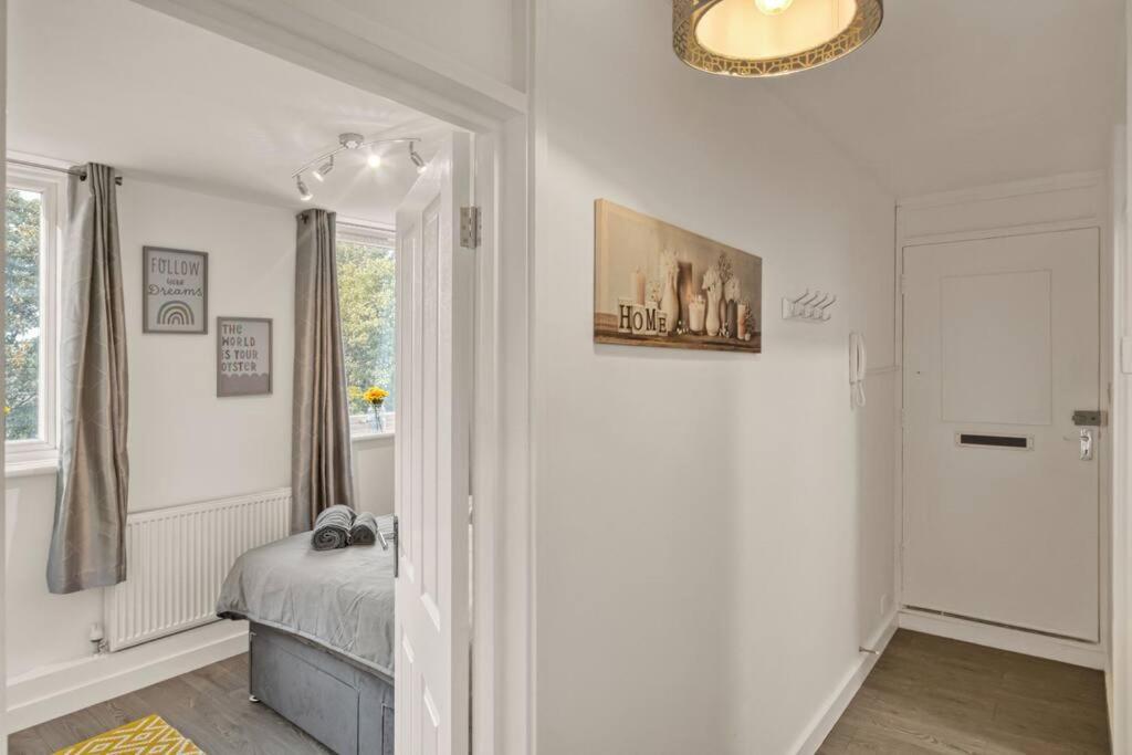 Апартаменти Hidden Gem In Battersea W/ Free Parking Лондон Екстер'єр фото