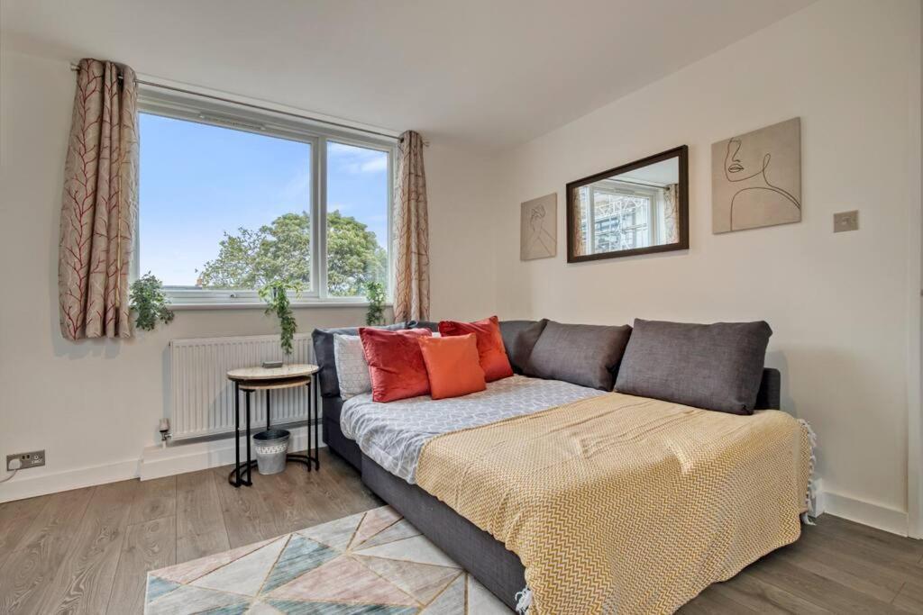 Апартаменти Hidden Gem In Battersea W/ Free Parking Лондон Екстер'єр фото
